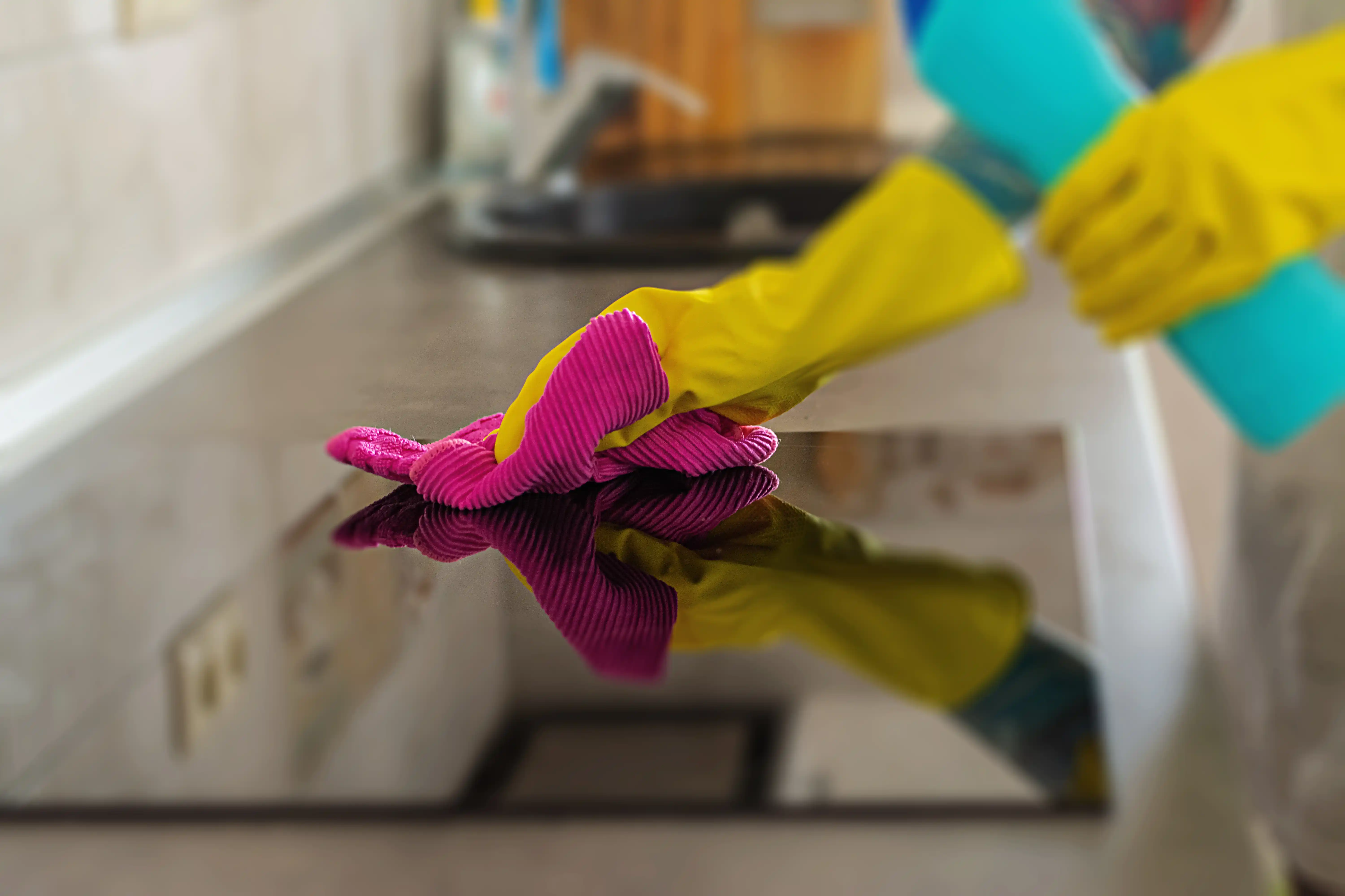 فريق عمل مكتب براعة - تنظيف احترافي